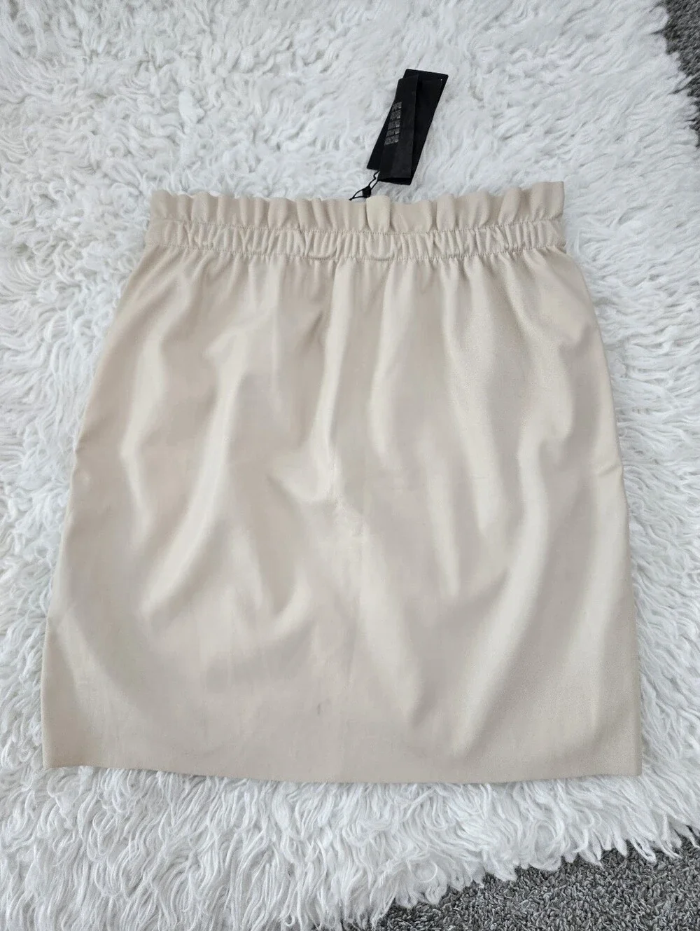Vero Moda high waist paperbag style cream-colored coated faux leather mini skirt